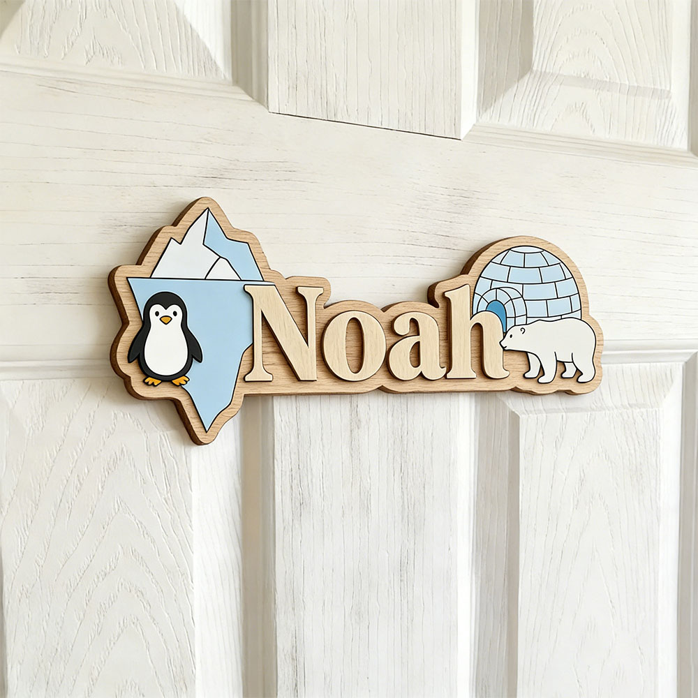 Baby Nursery Name Sign - ป้ายชื่อสั่งทำรูปเพนกวินอาร์กติกและหมีขั้วโลก ตกแต่งผนังห้องเด็ก ลายถ้ำน้ำแข็ง แผ่นไม้สลักชื่อส่วนตัวสำหรับห้องเด็ก