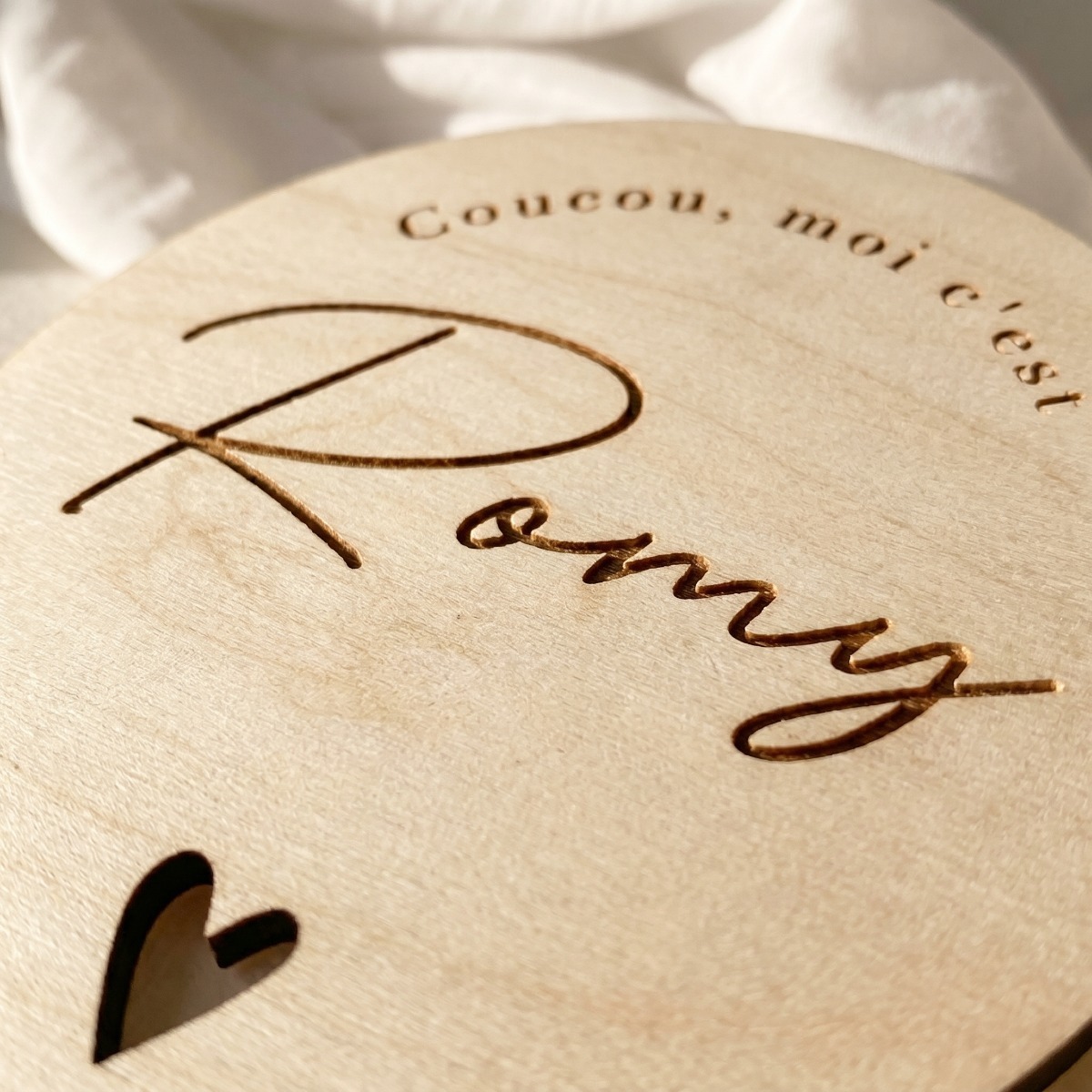 ป้ายชื่อไม้ทรงกลมแบบสั่งทำพิเศ - Baby Nursery Name Sign บทวิจารณ์และราคา